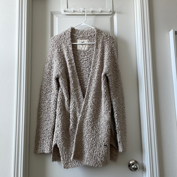 Hollister fuzzy cozy cardigan in beige - Picture 1 of 3